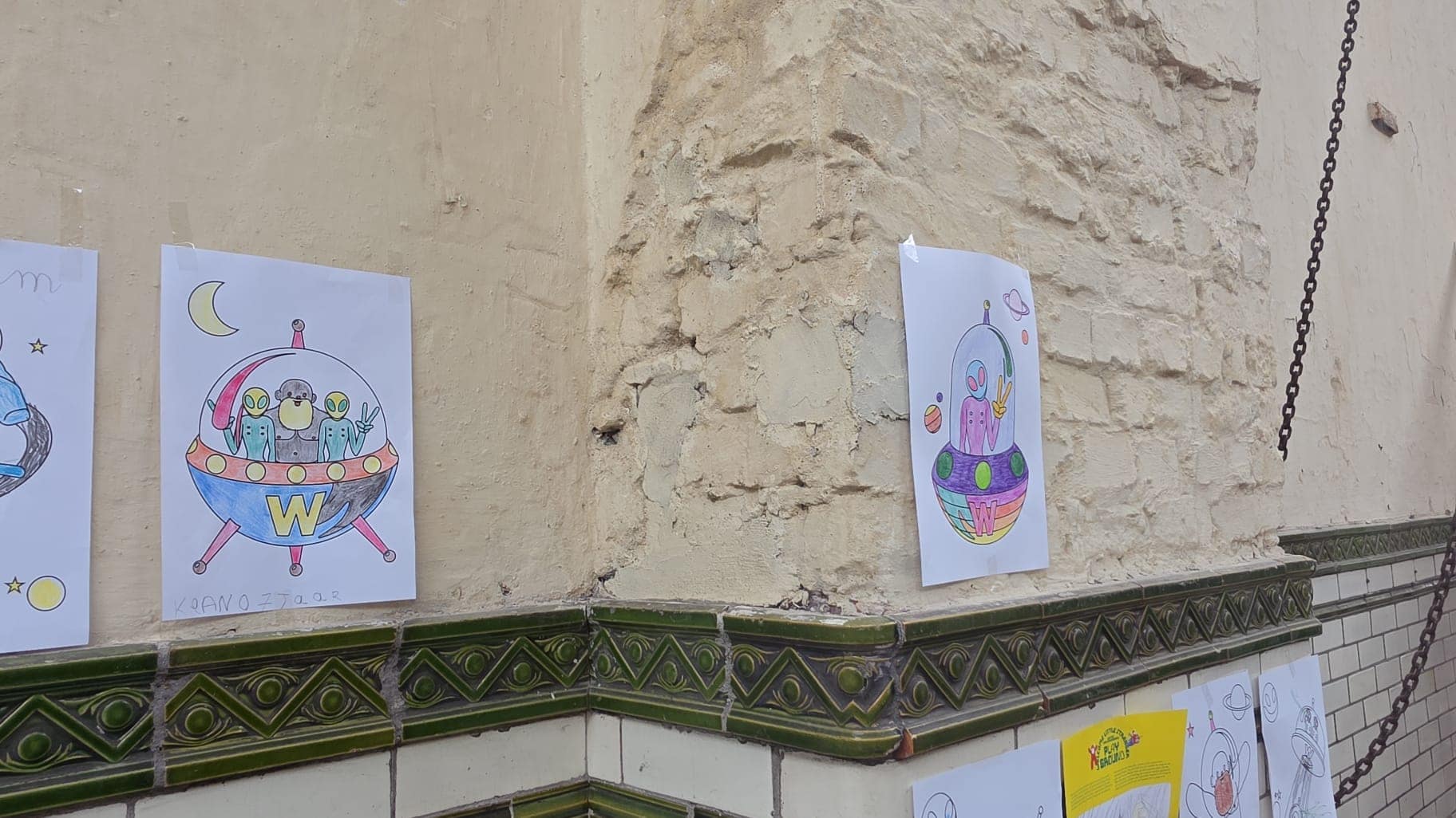 Tekeningen maken en in het ballenbad van Walter!