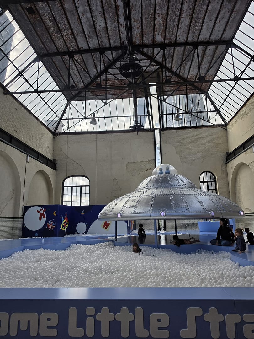 Tekeningen maken en in het ballenbad van Walter!